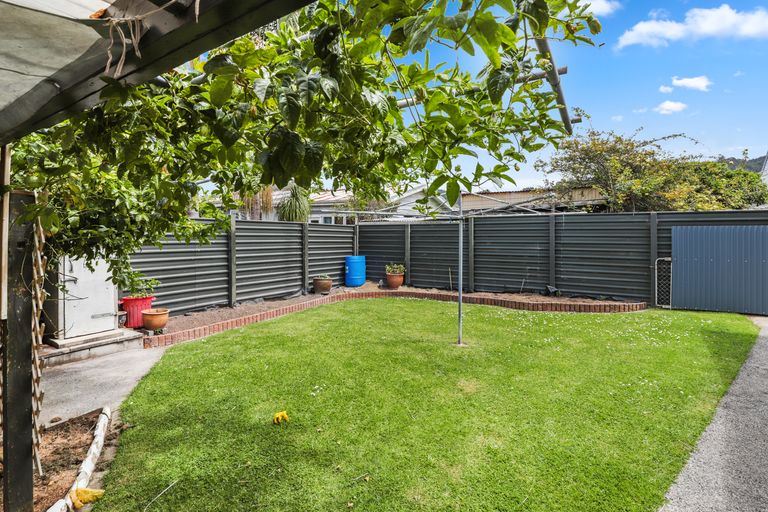 Photo of property in 27 Ocean View Road, Waihi Beach, 3611