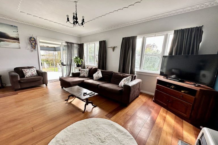 Photo of property in 12 Douglas Street, Hawera, 4610