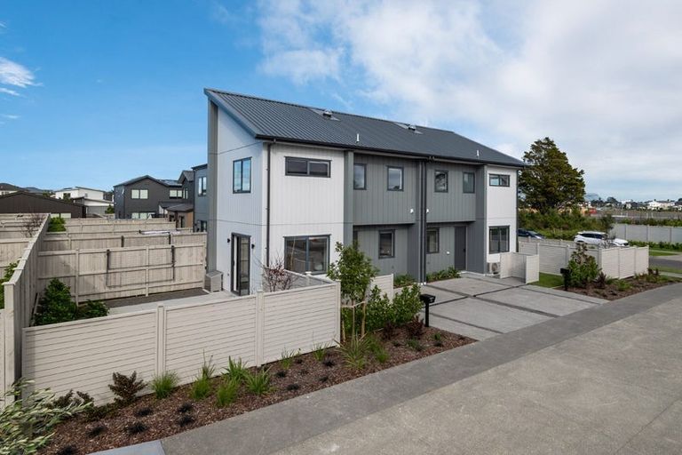 Photo of property in 13 Noel Hayden Street, Takanini, 2112