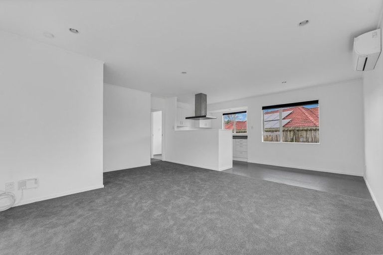 Photo of property in 17 Cretian Crescent, Henderson, Auckland, 0612