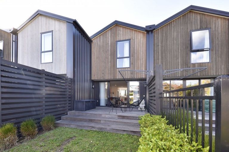 Photo of property in 2/111 Edgeware Road, St Albans, Christchurch, 8014