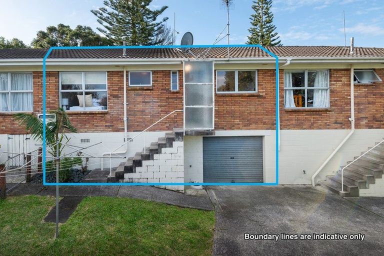 Photo of property in 2/74 Blakeborough Drive, Forrest Hill, Auckland, 0620