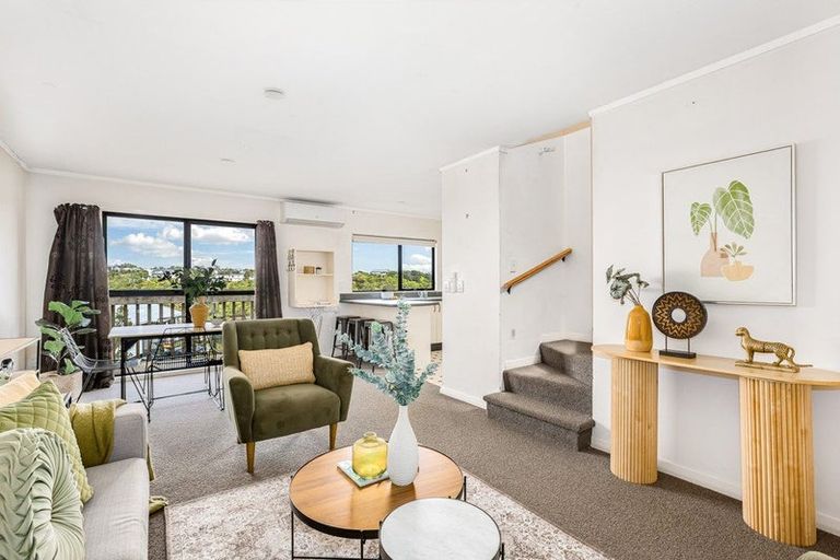 Photo of property in 21 Ladbrooke Drive, Newlands, Wellington, 6037