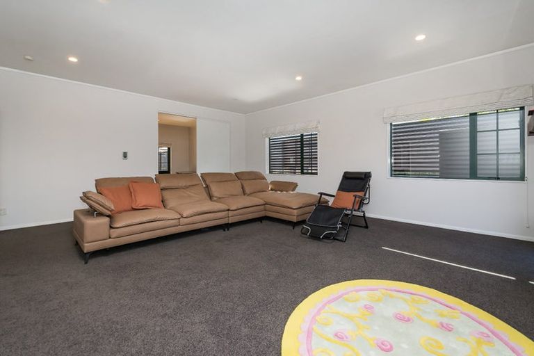 Photo of property in 23 Hugh Green Drive, Pinehill, Auckland, 0632