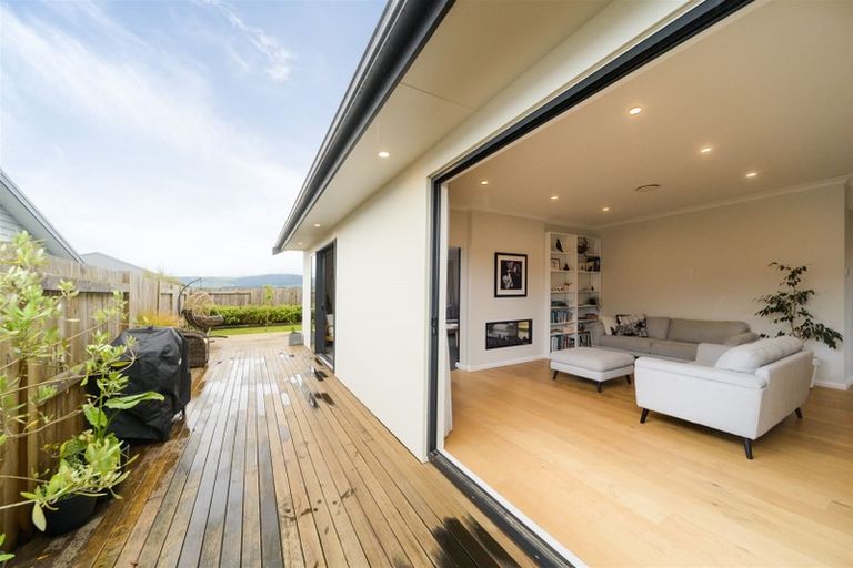 Photo of property in 114 Johnstone Drive, Fitzherbert, Palmerston North, 4410