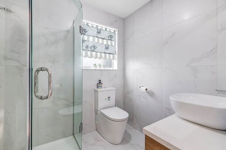 Photo of property in 125 Godfrey Drive, Orewa, 0931