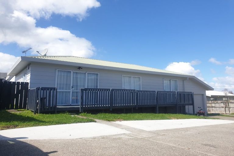 Photo of property in 2/43 Solveig Place, Randwick Park, Auckland, 2105