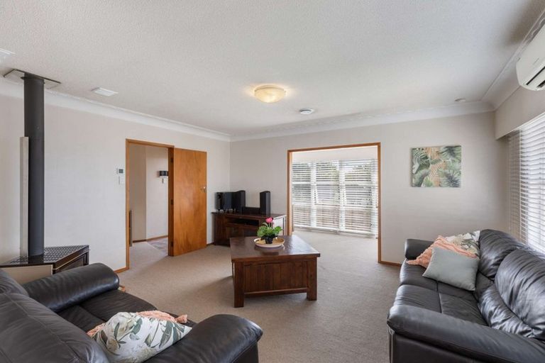 Photo of property in 12 Norfolk Rise, Waiuku, 2123