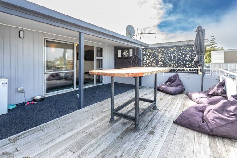 Photo of property in 320 Ocean Road, Whangamata, 3620