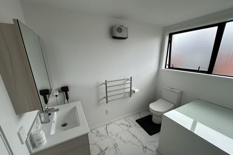 Photo of property in 5/21 Karamu Street, Te Atatu Peninsula, Auckland, 0610