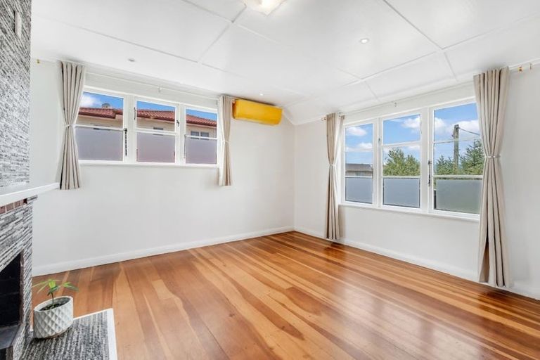 Photo of property in 243 Great North Road, Henderson, Auckland, 0612