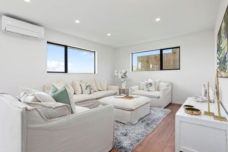 Photo of property in 85b Lake Panorama Drive, Henderson Valley, Auckland, 0614