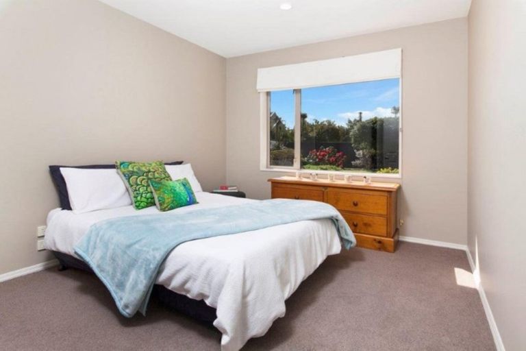 Photo of property in 37 Hussey Road, Harewood, Christchurch, 8051