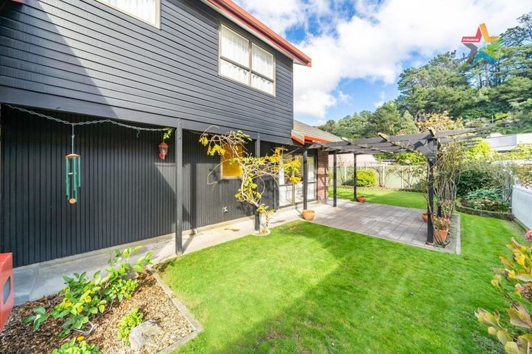 Photo of property in 22 Waddington Drive, Naenae, Lower Hutt, 5011