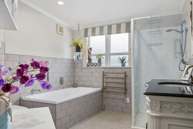 Photo of property in 17 Moreton Road, Carterton, 5713