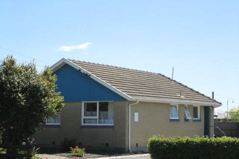 Photo of property in 35 Farquhars Road, Redwood, Christchurch, 8051
