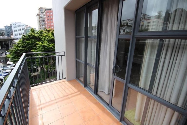 Photo of property in Atrium Towers, 1n/154 The Terrace, Wellington Central, Wellington, 6011