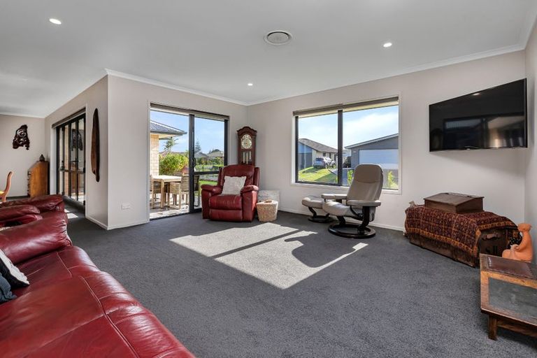 Photo of property in 26 Key West Drive, One Tree Point, 0118