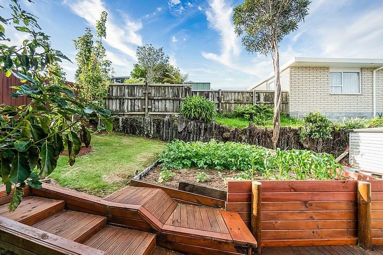 Photo of property in 24 Tiverton Crescent, Whalers Gate, New Plymouth, 4310