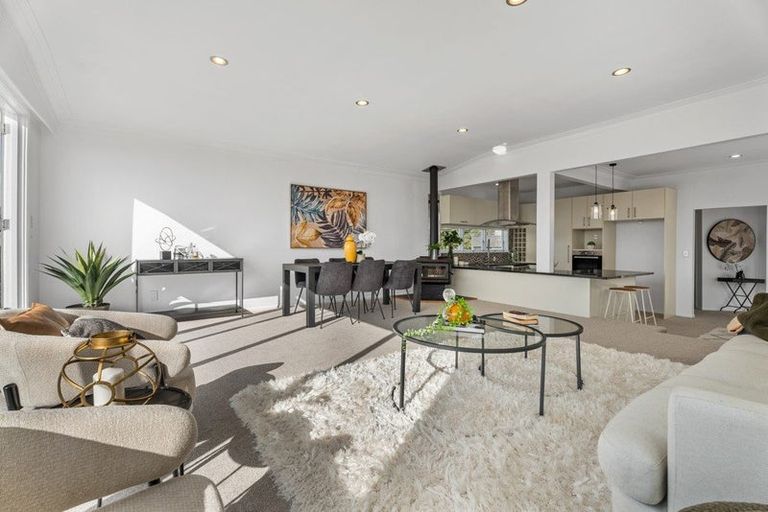 Photo of property in 90 Sandspit Road, Shelly Park, Auckland, 2014