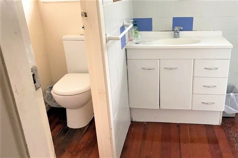 Photo of property in 71 Glendale Road, Glen Eden, Auckland, 0602