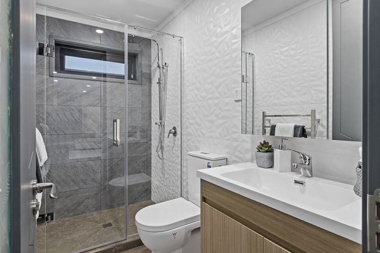 Photo of property in 48a Peter Terrace, Castor Bay, Auckland, 0620