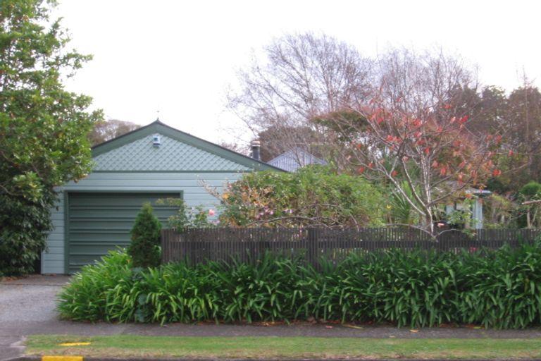 Photo of property in 11 Alexander Street, Waikanae, 5036