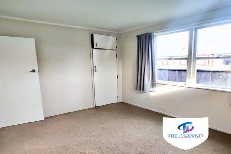 Photo of property in 1/36a Lincoln Road, Henderson, Auckland, 0610