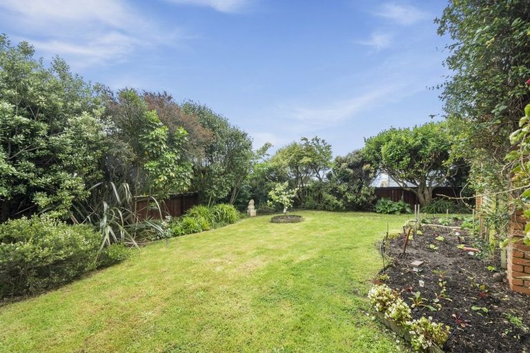 Photo of property in 2 Puketai Place, Pukerua Bay, 5026
