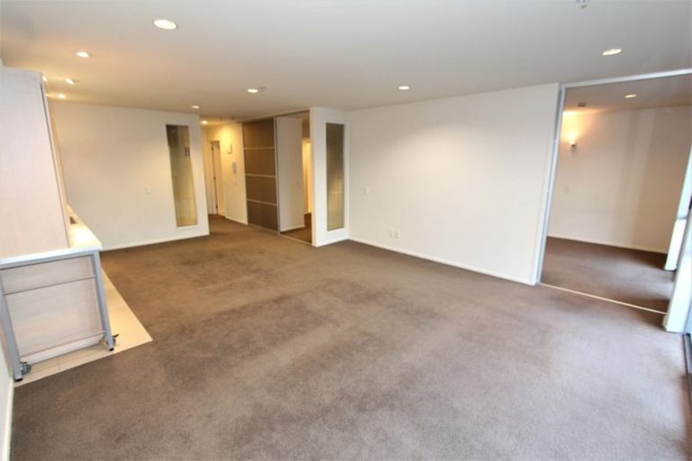 Photo of property in Luna Apartments, 6g/16 Burton Street, Grafton, Auckland, 1010