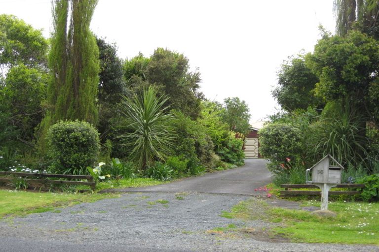 Photo of property in 36 The Terrace, Herald Island, Auckland, 0618