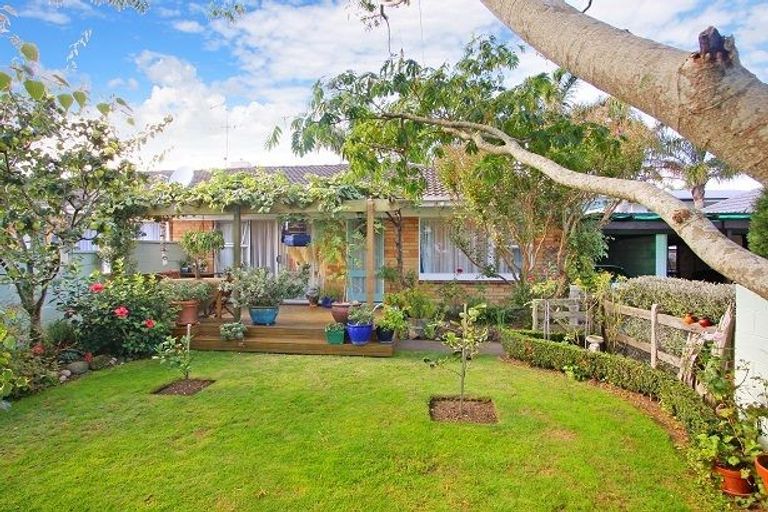 Photo of property in 1/9 Devon Road, Bucklands Beach, Auckland, 2012