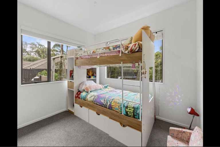 Photo of property in 16 Monkton Close, Greenhithe, Auckland, 0632