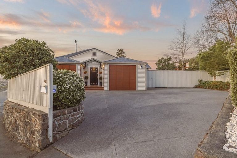Photo of property in 69 Hackthorne Road, Cashmere, Christchurch, 8022