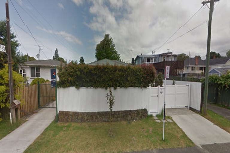 Photo of property in 177 Beach Haven Road, Beach Haven, Auckland, 0626