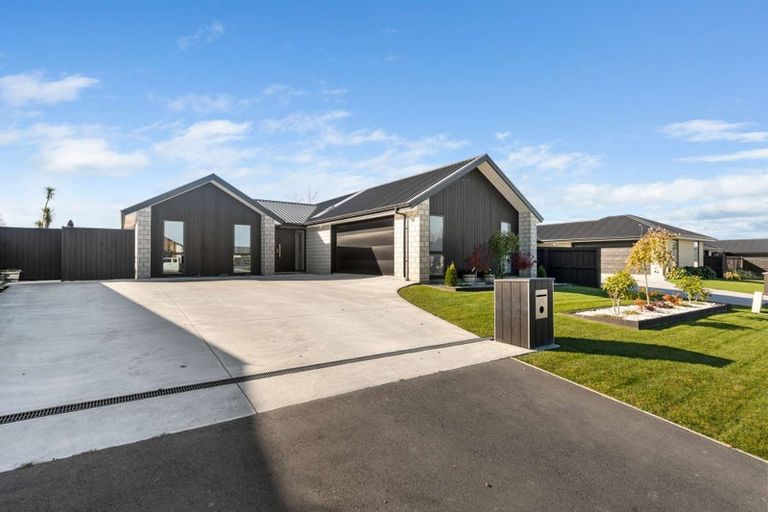 Photo of property in 21 Redhaven Rise, Netherby, Ashburton, 7700