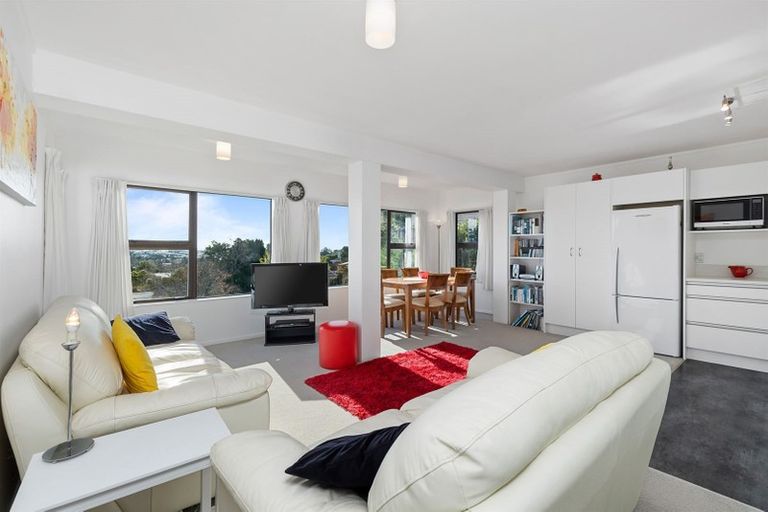 Photo of property in 2/4 Danbury Drive, Torbay, Auckland, 0630