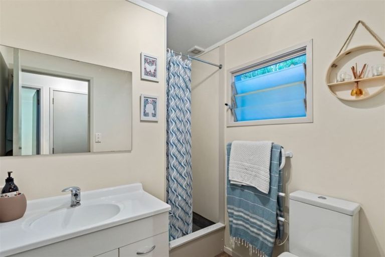 Photo of property in 70 Heathcote Road, Castor Bay, Auckland, 0620