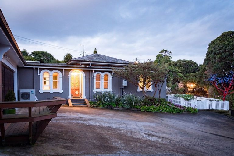 Photo of property in 37 Middleton Road, Kew, Dunedin, 9012