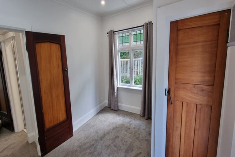 Photo of property in 16 Raroa Road, Kelburn, Wellington, 6012