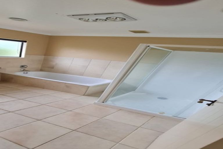 Photo of property in 24 Vireya Court, Goodwood Heights, Auckland, 2105