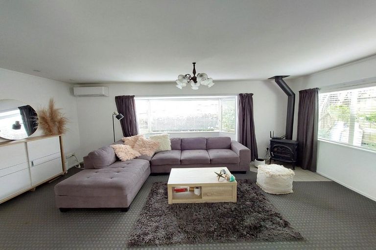 Photo of property in 47 Broadfield Street, Massey, Auckland, 0614