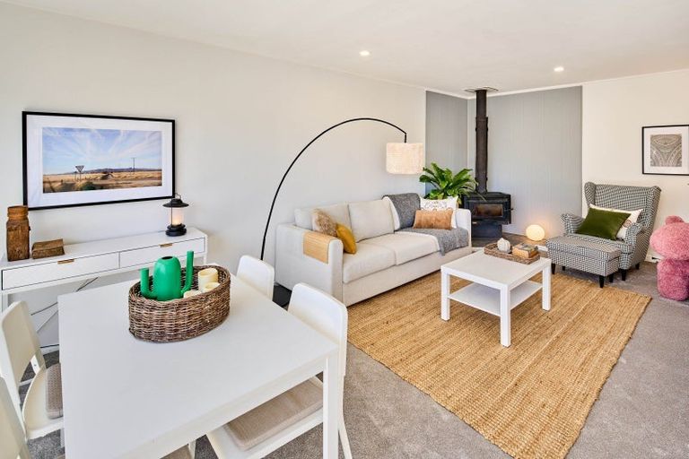 Photo of property in 39 Edgecombe Street, Newlands, Wellington, 6037