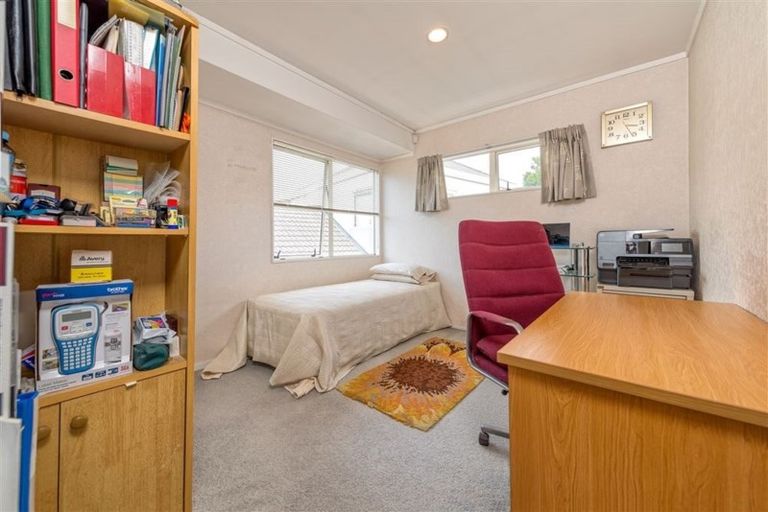 Photo of property in 2/5 Juvena Place, Clover Park, Auckland, 2019