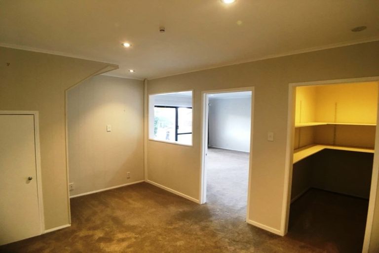 Photo of property in 24 Lexington Drive, Botany Downs, Auckland, 2010