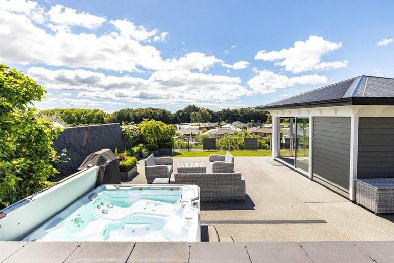 Photo of property in 6 Rushden Rise, Westmorland, Christchurch, 8025