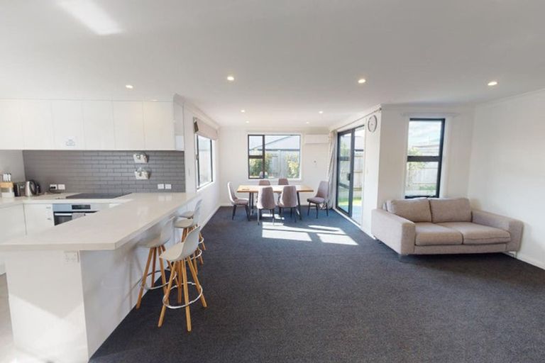 Photo of property in 8 Silicon Way, Fitzherbert, Palmerston North, 4410