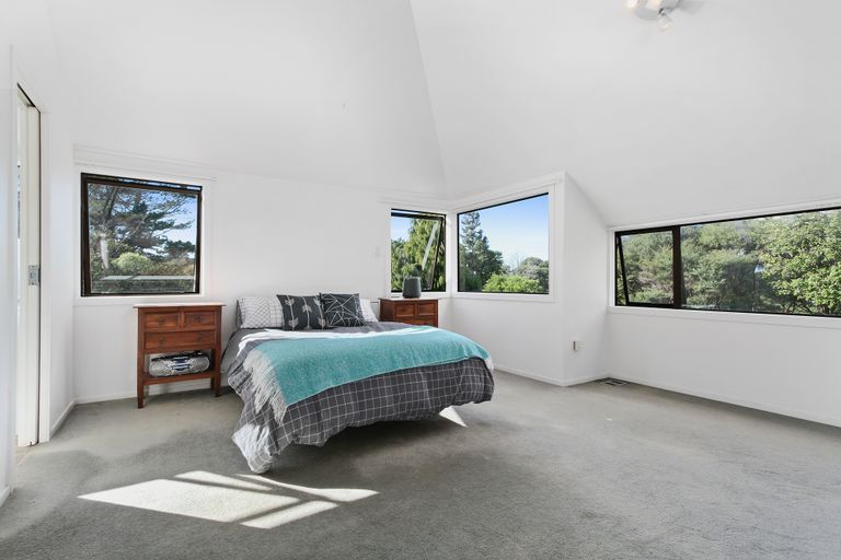 Photo of property in 1048 Scenic Drive North, Swanson, Auckland, 0816