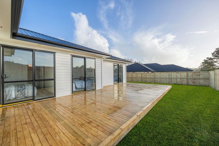 Photo of property in 14 Cutfield Lane, Kumeu, 0810
