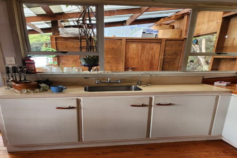 Photo of property in 4 Moana Crescent, Kennedy Bay, Coromandel, 3583